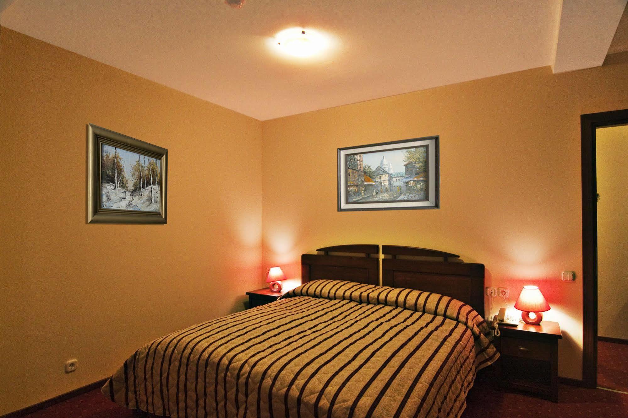 Hotel Floris Кея Екстер'єр фото